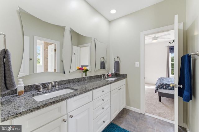9889 CHAPEL BRIDGE ESTATES DR, Fairfax Station, VA 22039