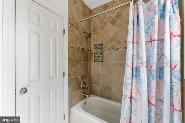 9889 CHAPEL BRIDGE ESTATES DR, Fairfax Station, VA 22039