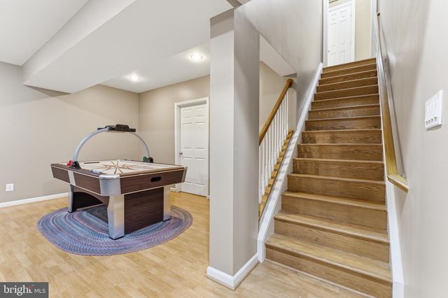 9889 CHAPEL BRIDGE ESTATES DR, Fairfax Station, VA 22039