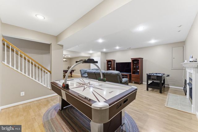 9889 CHAPEL BRIDGE ESTATES DR, Fairfax Station, VA 22039