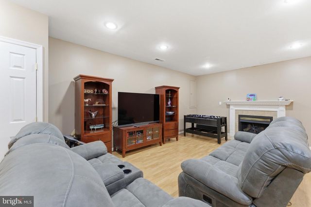 9889 CHAPEL BRIDGE ESTATES DR, Fairfax Station, VA 22039