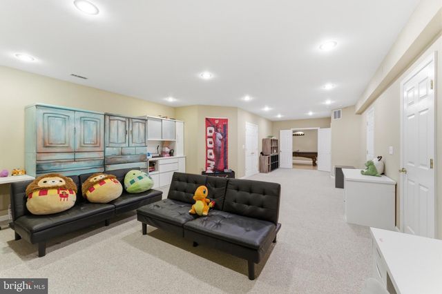 9889 CHAPEL BRIDGE ESTATES DR, Fairfax Station, VA 22039