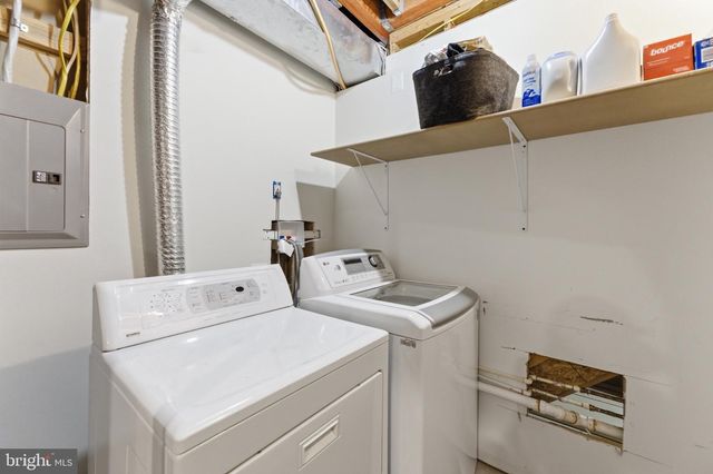 9889 CHAPEL BRIDGE ESTATES DR, Fairfax Station, VA 22039