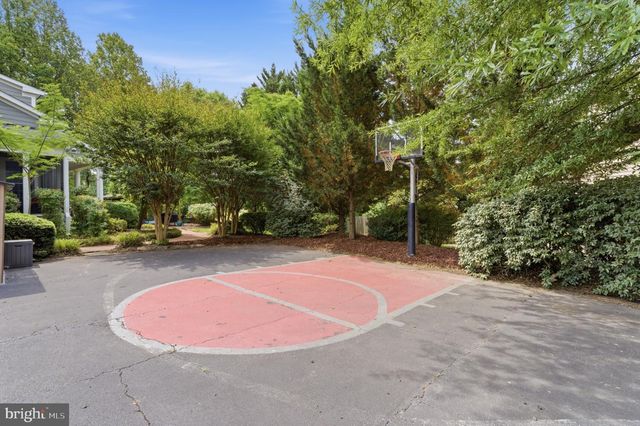9889 CHAPEL BRIDGE ESTATES DR, Fairfax Station, VA 22039