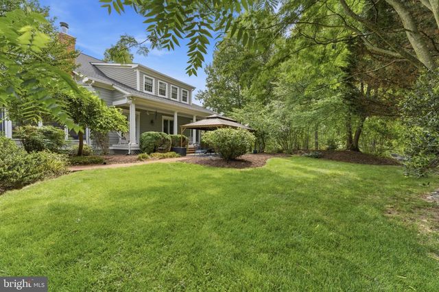 9889 CHAPEL BRIDGE ESTATES DR, Fairfax Station, VA 22039