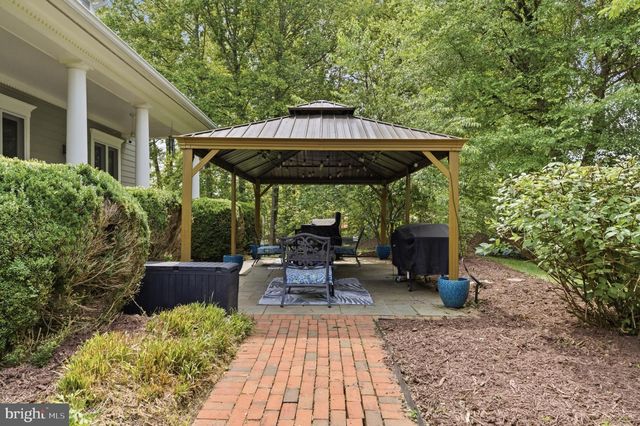 9889 CHAPEL BRIDGE ESTATES DR, Fairfax Station, VA 22039