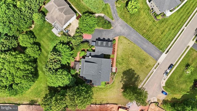 9889 CHAPEL BRIDGE ESTATES DR, Fairfax Station, VA 22039