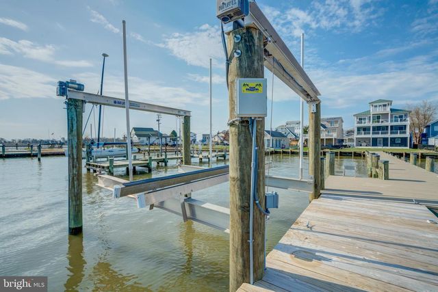 2811 BAY DR, Sparrows Point, MD 21219