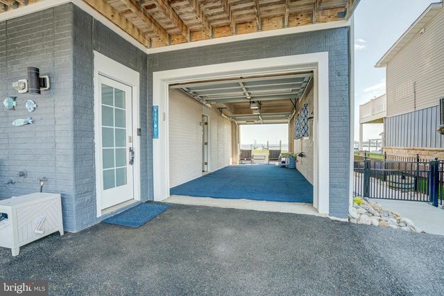 2811 BAY DR, Sparrows Point, MD 21219