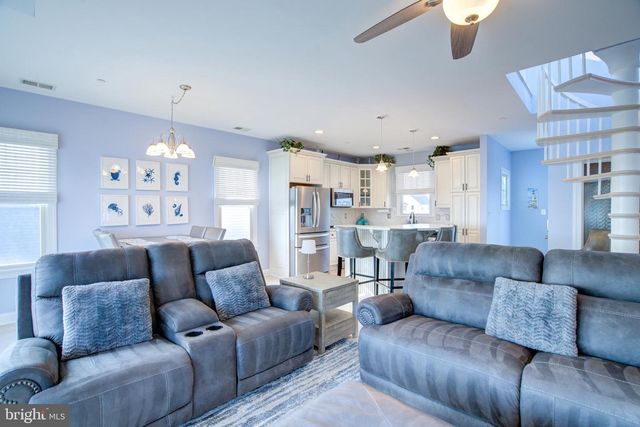 2811 BAY DR, Sparrows Point, MD 21219