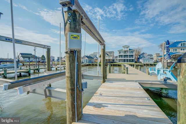2811 BAY DR, Sparrows Point, MD 21219