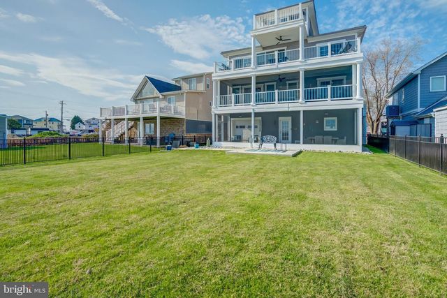 2811 BAY DR, Sparrows Point, MD 21219