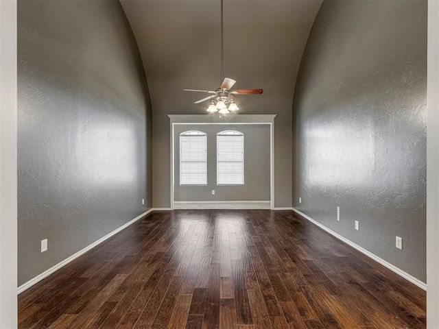2275 Bradford Avenue, Newcastle, OK 73065