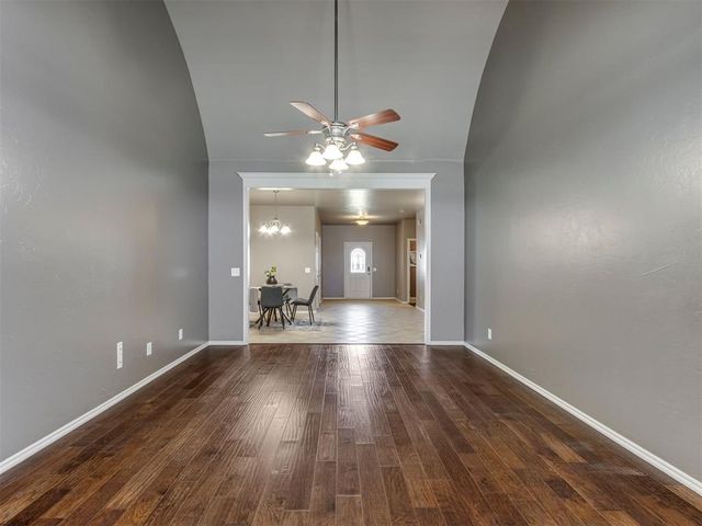 2275 Bradford Avenue, Newcastle, OK 73065