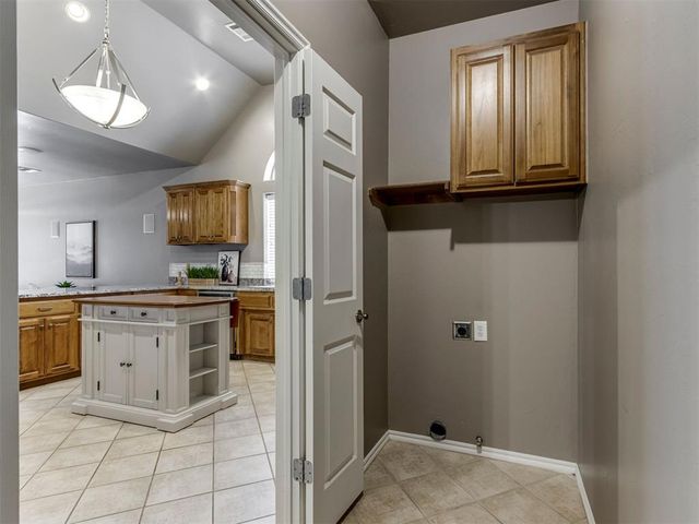 2275 Bradford Avenue, Newcastle, OK 73065