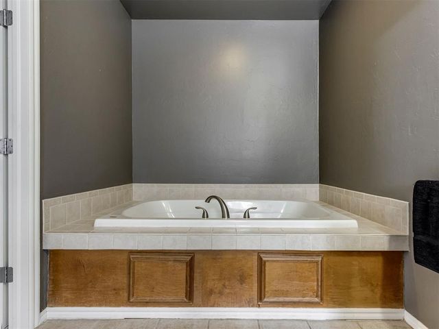 2275 Bradford Avenue, Newcastle, OK 73065