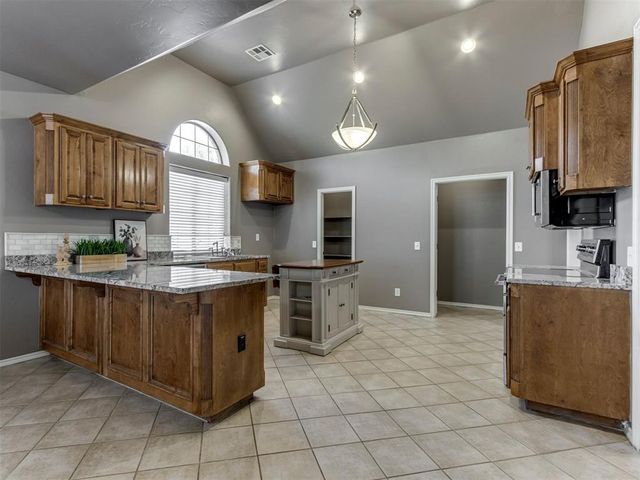 2275 Bradford Avenue, Newcastle, OK 73065