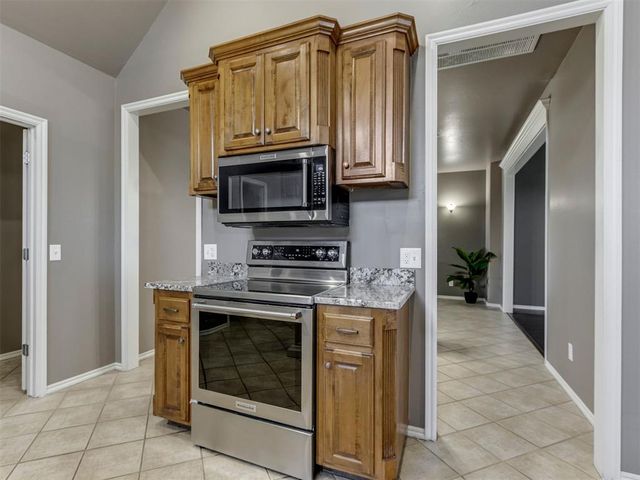 2275 Bradford Avenue, Newcastle, OK 73065