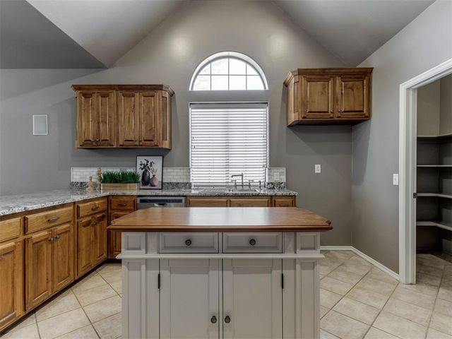 2275 Bradford Avenue, Newcastle, OK 73065