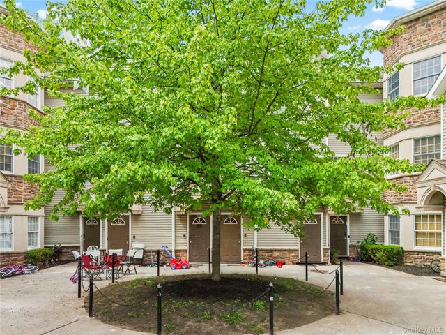 12 Horizon Court 303, Monsey, NY 10952
