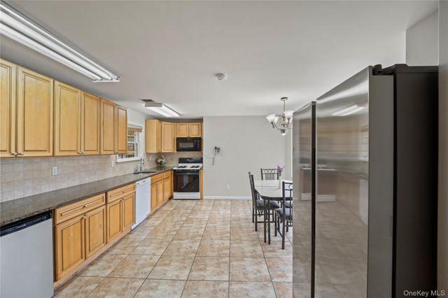 12 Horizon Court 303, Monsey, NY 10952