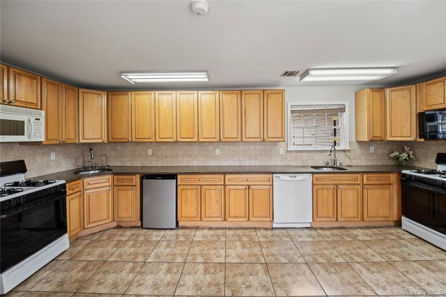 12 Horizon Court 303, Monsey, NY 10952