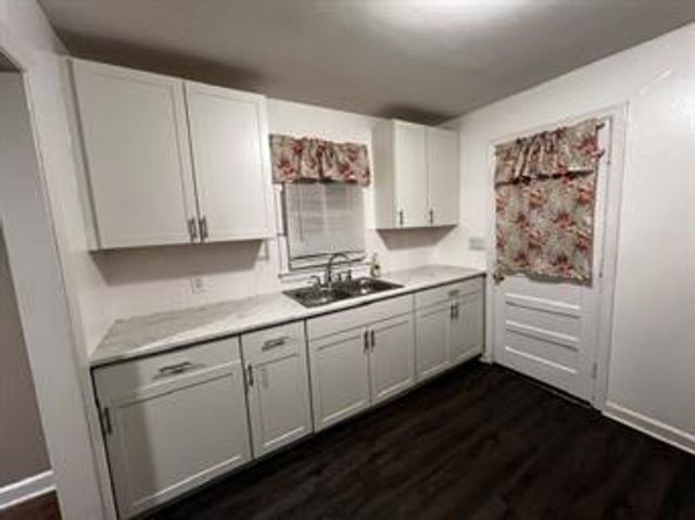 7800 E 86th Street, Kansas City, MO 64138