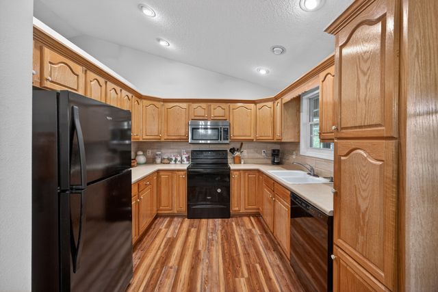 4024 Chica Rd, Crossville, TN 38572
