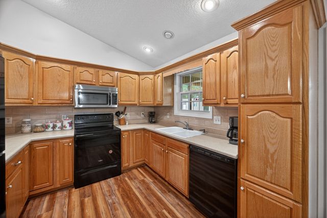 4024 Chica Rd, Crossville, TN 38572