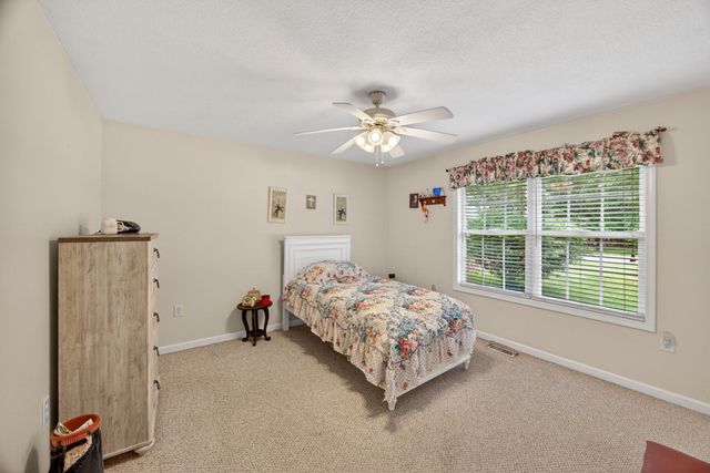 4024 Chica Rd, Crossville, TN 38572