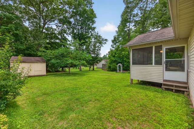 4024 Chica Rd, Crossville, TN 38572