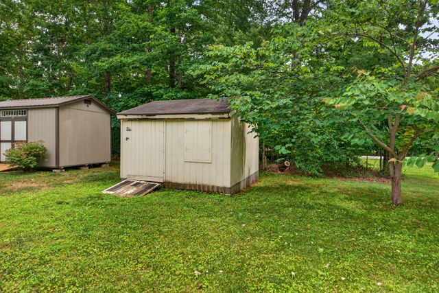 4024 Chica Rd, Crossville, TN 38572