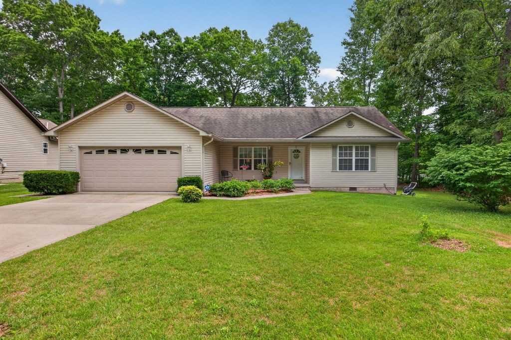 4024 Chica Rd, Crossville, TN 38572