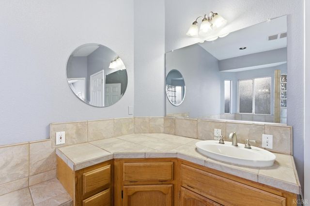 3178 Hickory Court, Hanford, CA 93230