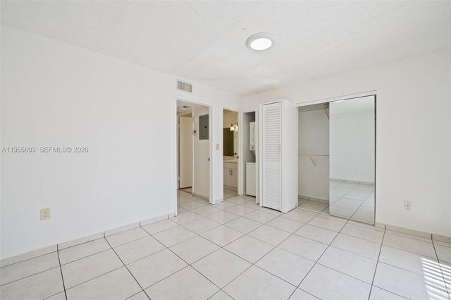 2170 W 60th St 16212, Hialeah, FL 33016