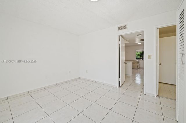 2170 W 60th St 16212, Hialeah, FL 33016