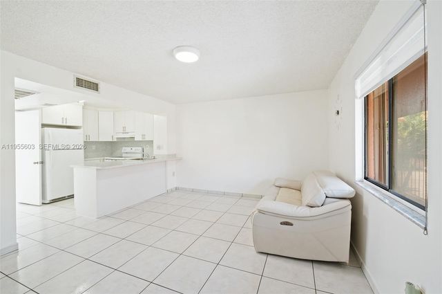 2170 W 60th St 16212, Hialeah, FL 33016