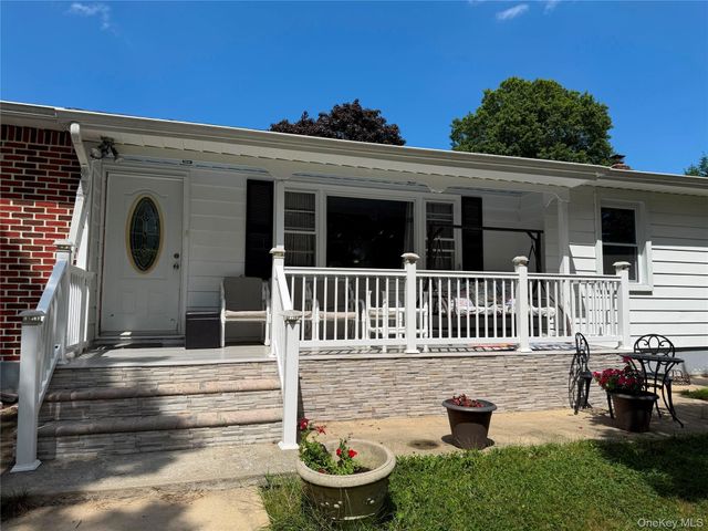 431 Blue Point Road, Farmingville, NY 11738