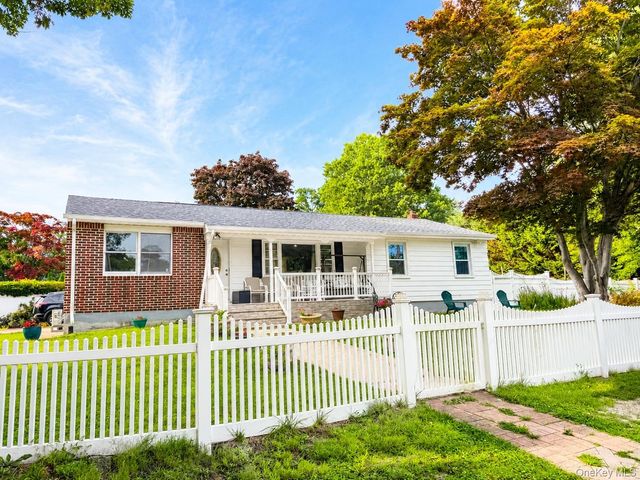 431 Blue Point Road, Farmingville, NY 11738