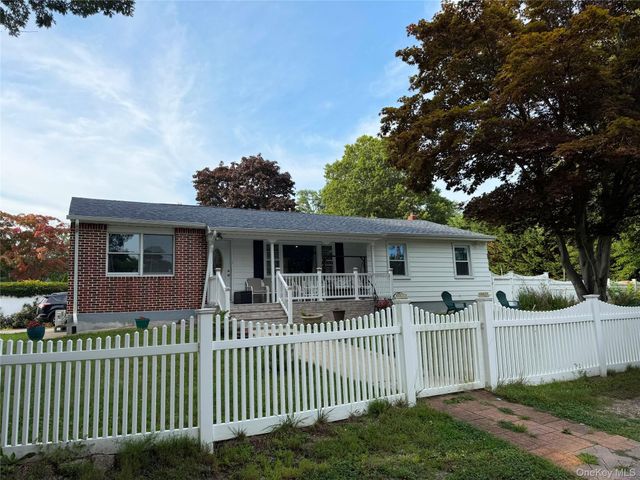 431 Blue Point Road, Farmingville, NY 11738