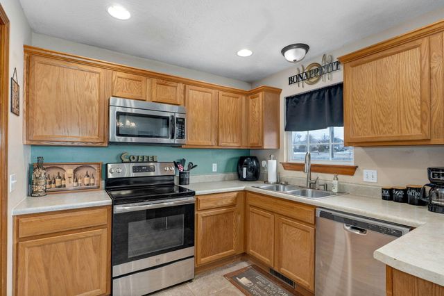 200 Vanilla Bean Road, Sparta, MO 65753