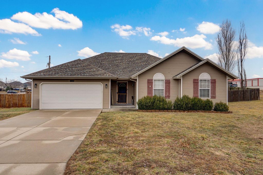 200 Vanilla Bean Road, Sparta, MO 65753