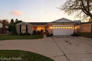 22300 Ivanhoe Lane, Southfield, MI 48034