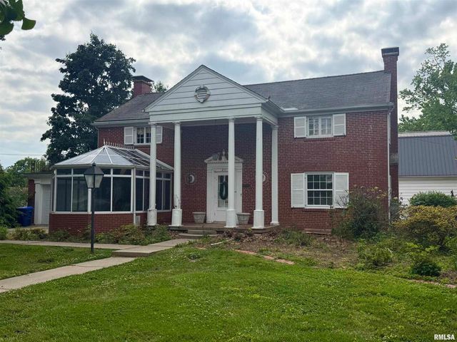 215 3RD Street, Carmi, IL 62821