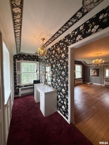 215 3RD Street, Carmi, IL 62821