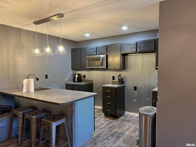 215 3RD Street, Carmi, IL 62821