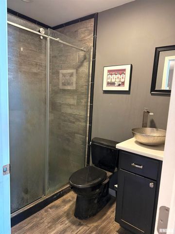 215 3RD Street, Carmi, IL 62821