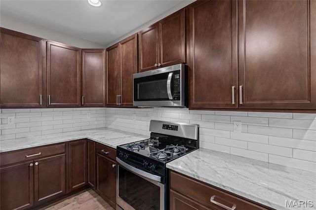 232 Mason Glen Drive, Lake St Louis, MO 63367