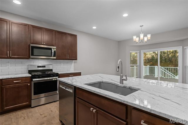 232 Mason Glen Drive, Lake St Louis, MO 63367