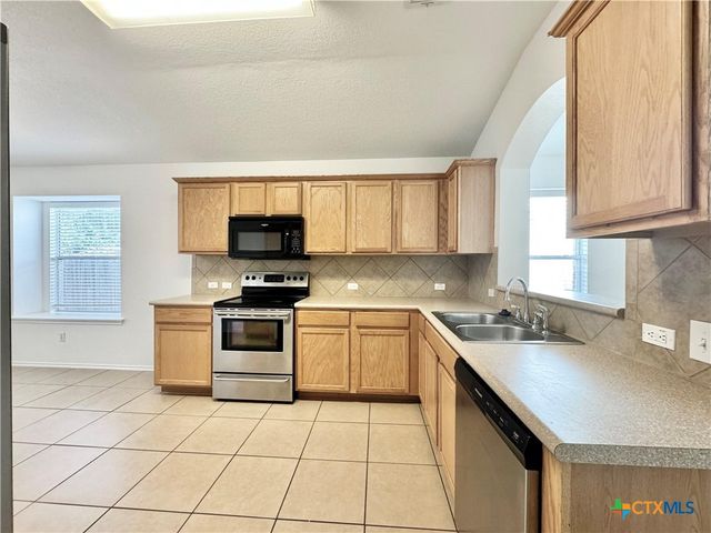 1015 Aiken Drive, Leander, TX 78641
